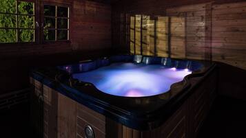 House, 6 Bedrooms, Smoking, Private Pool | Interior