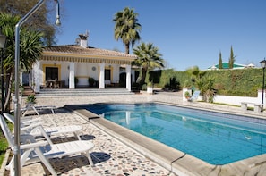 Maison, 4 chambres, fumeur, piscine privée | Entrée de l’hébergement
