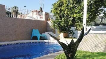 Appartement, 2 slaapkamers, toegankelijk voor mindervaliden, roken | Zwembad | Een buitenzwembad