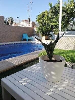 Appartement, 2 slaapkamers, toegankelijk voor mindervaliden, roken | Zwembad | Een buitenzwembad