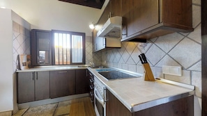 House, 3 Bedrooms, Accessible, Patio | Dapur peribadi