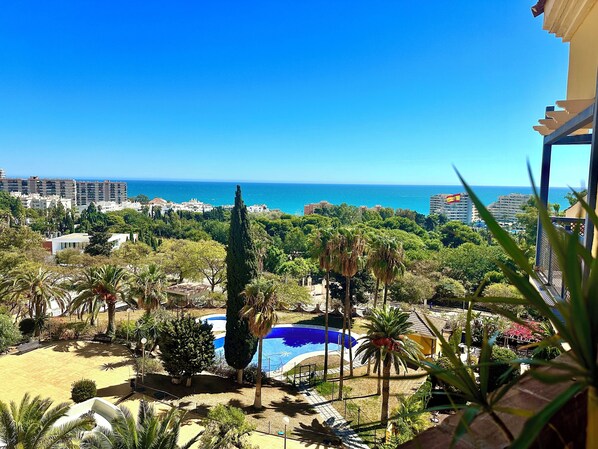 Appartement, 3 chambres, patio, vue jardin | Piscine | Piscine extérieure