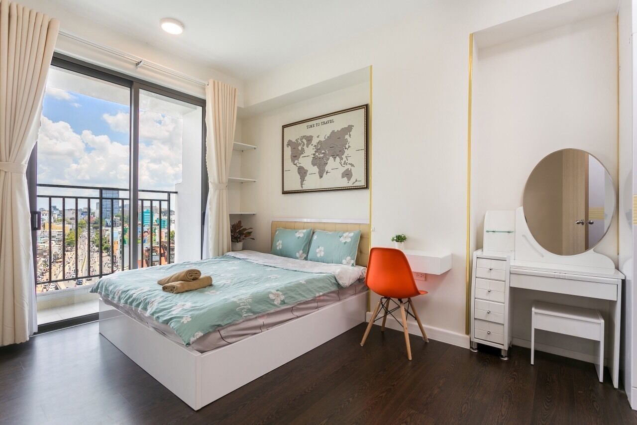 Ropa de cama de alta calidad, colchones con pillow-top y escritorio 