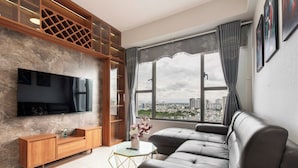家庭公寓, 露台, 河景 | 客廳 | 43 吋智能電視連數碼電視頻道、Netflix、串流服務