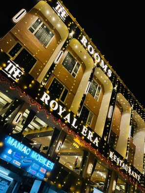 Front of property - The Royal Era Hotel (Gandhinagar)