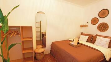 Deluxe Double Room, Lanai, Garden View | Free WiFi, bed sheets