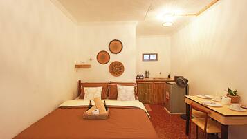 Free WiFi, bed sheets