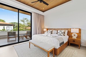 4 Schlafzimmer, Schreibtisch, Bügeleisen/Bügelbrett, Reisekinderbett