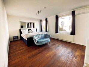 Bureau, fer et planche à repasser, Wi-Fi gratuit