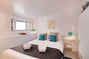 2 bedrooms, iron/ironing board, travel cot, WiFi