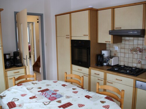 Maison spacieuse 18 pers, 8 ch, cheminée, jardin clos, 4*