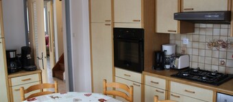 Spacious house 18 ppl, 8 bdrms, fireplace, enclosed garden, 4*