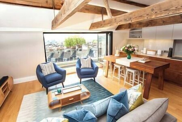 TV, fireplace - Brunswick Penthouse Flat (Bath)