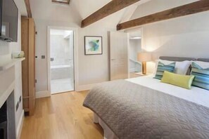 2 bedrooms, iron/ironing board, WiFi, bed sheets - Brunswick Penthouse Flat (Bath)