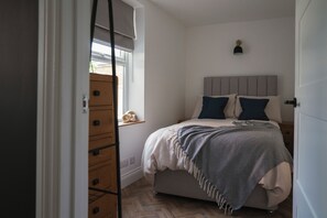 2 soveværelser, skrivebord, strygejern/strygebræt, weekendseng