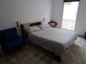 2 chambres, fer et planche à repasser, literie fournie