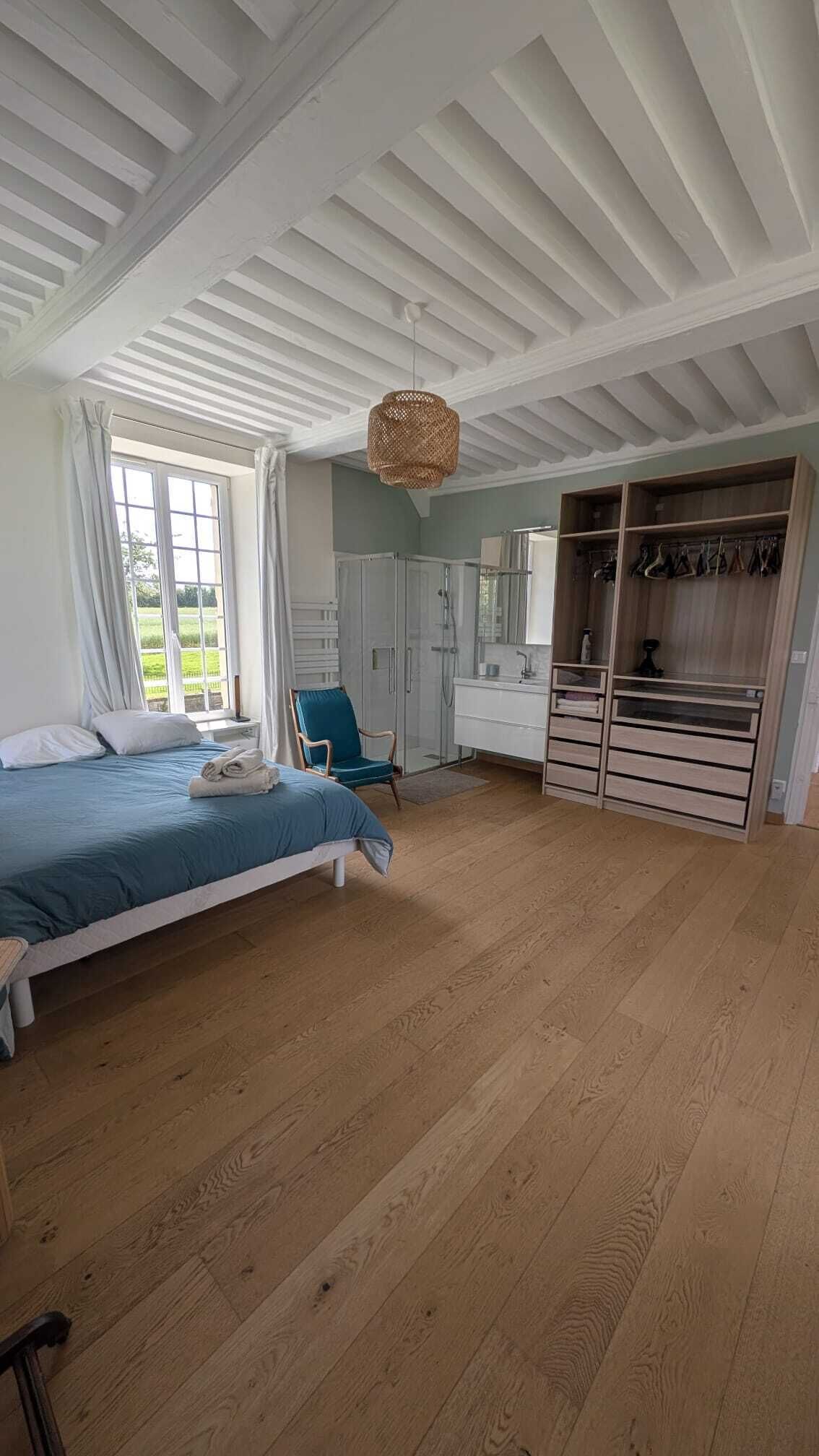 5 Schlafzimmer, Schreibtisch, Bügeleisen/Bügelbrett, Reisekinderbett