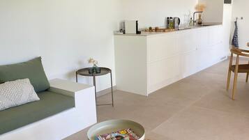 Smart TV, table tennis