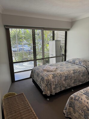 2 habitaciones, escritorio, tabla de planchar con plancha y wifi 