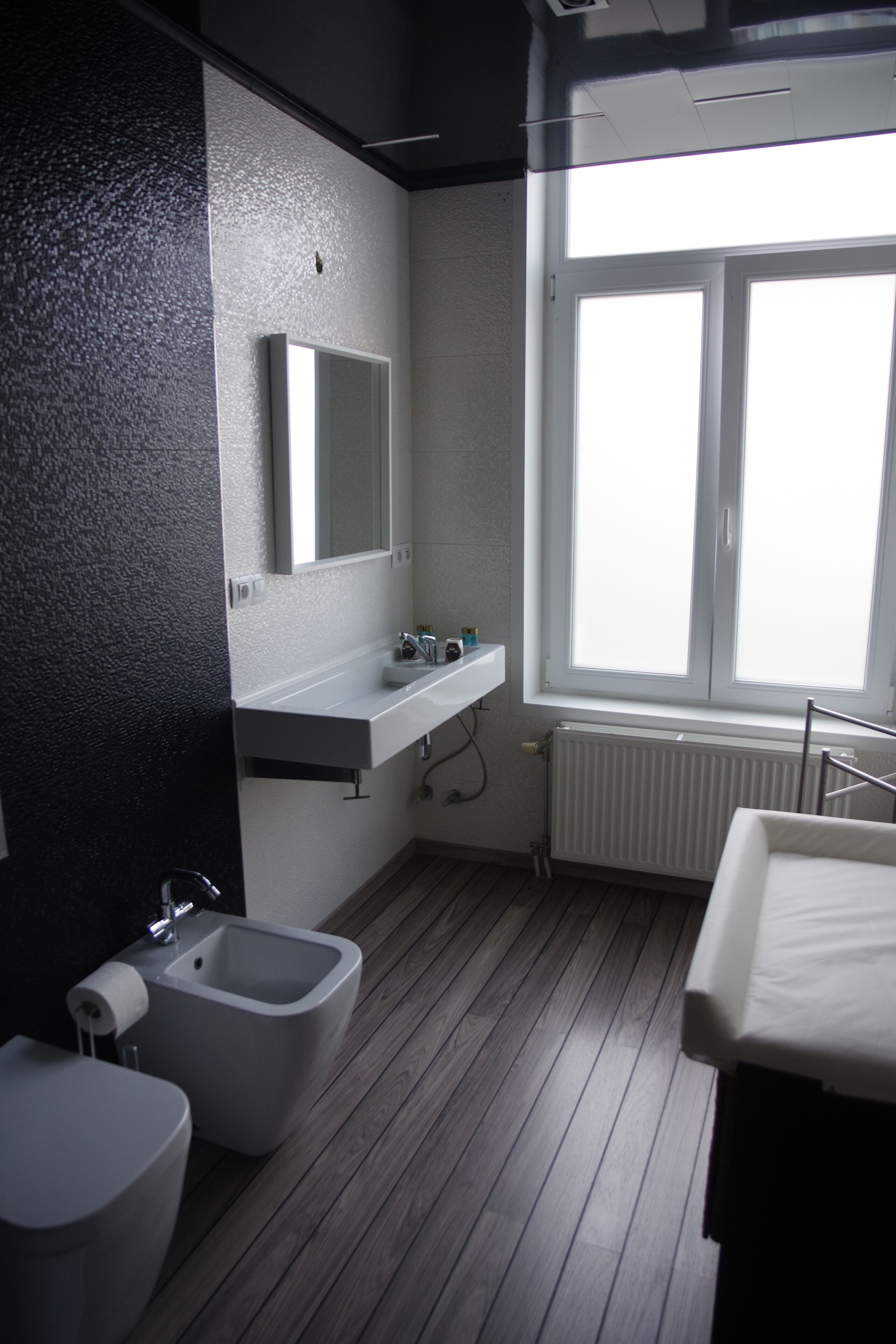 Familiekamer | Badkamer | Een douche, gratis toiletartikelen, een haardroger, pantoffels