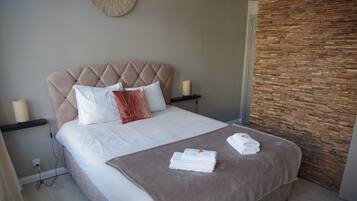 Minibar, in-room safe, free WiFi