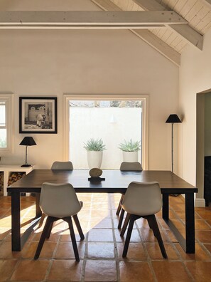 Standard House, Garden View | Dining room - Kumbuk House (Franschhoek)