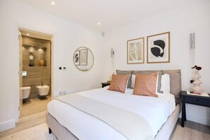 Lägenhet (4 Bedrooms) | 4 sovrum, arbetsyta för laptop och sängkläder