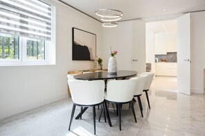 Apartment (4 Bedrooms) | Exterior