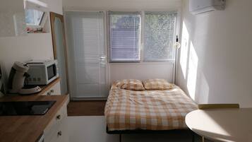 1 slaapkamer, een strijkplank/strijkijzer, reisbedje, wifi