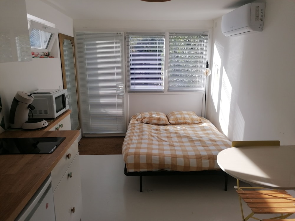 Charming studio Terrasse Free Parking Montpellier Vrbo