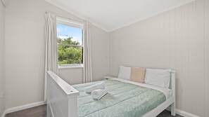 4 makuuhuonetta, silitysrauta/-lauta, ilmainen Wi-Fi, vuodevaatteet