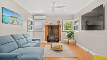 Télévision, cheminée