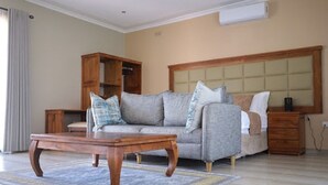 Family House, 3 Bedrooms, Non Smoking, Kitchenette | Premium bedding, desk, soundproofing, iron/ironing board - Pemabwe Guest Lodge (Harare)