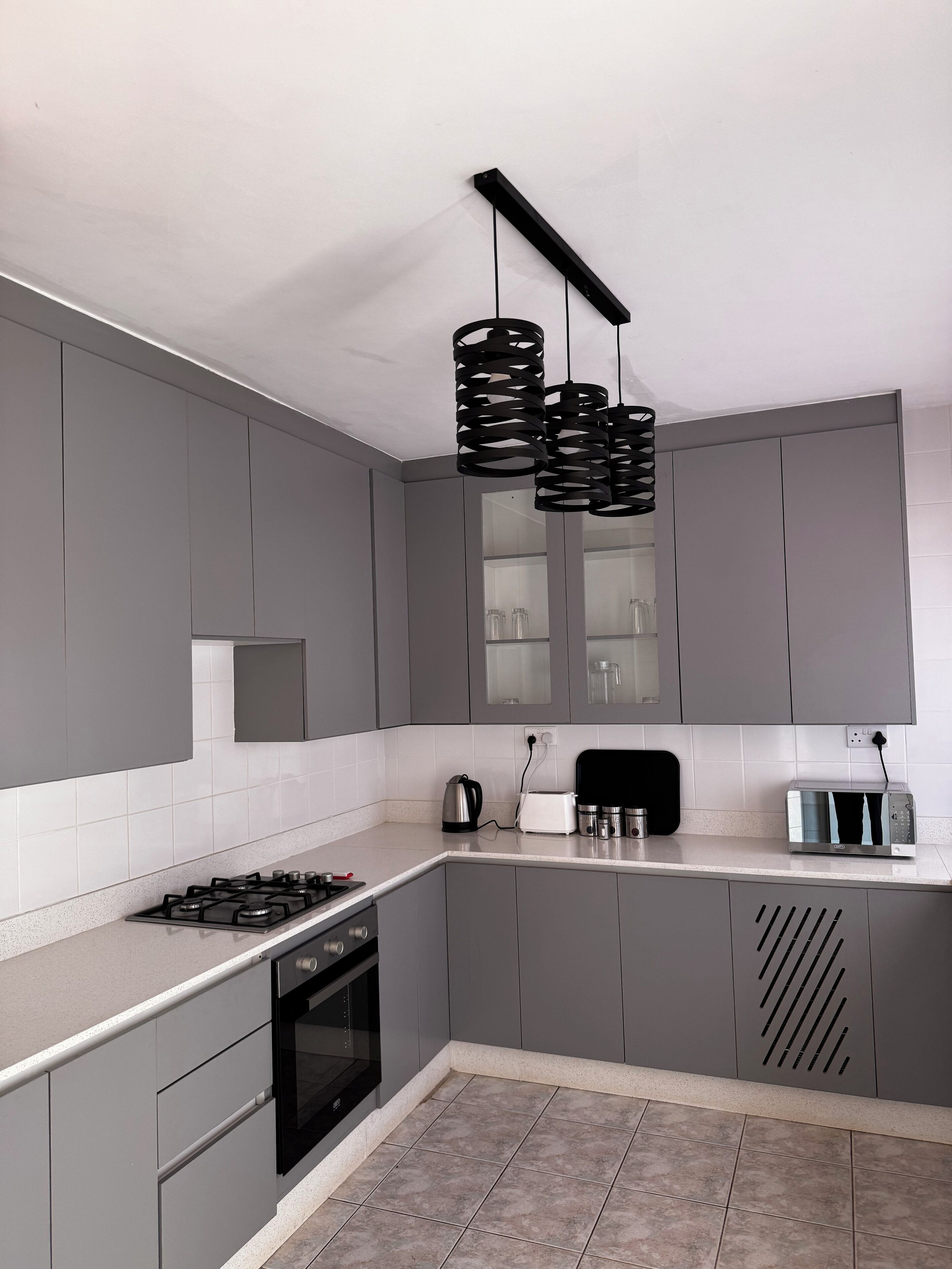 Apartemen Mewah, 1 Tempat Tidur King, dapur kecil, pemandangan kebun | Dapur pribadi | Oven, kompor, pemanggang roti, dan blender