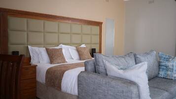 Seprai premium, meja kerja, kedap suara, dan setrika/meja setrika