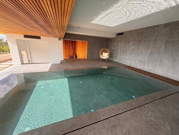 Indoor pool, 2 outdoor pools