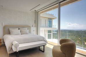 Coffres-forts dans les chambres, chambres insonorisées, Wi-Fi gratuit