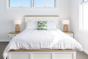 4 bedrooms, desk, iron/ironing board, WiFi - Coastal Delight - 4pm check out Sundays (Dromana)