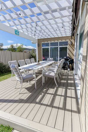 Outdoor dining - Coastal Delight - 4pm check out Sundays (Dromana)