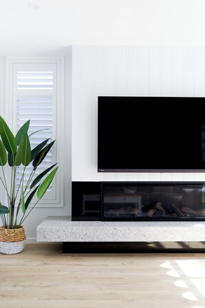 Interior - Coastal Delight - 4pm check out Sundays (Dromana)