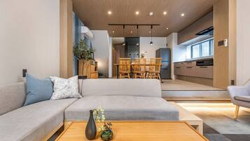 Deluxe Villa | 4 bedrooms, memory foam beds, blackout drapes, iron/ironing board