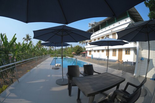 BIKI’S PALM VILLA.
Our motto is serve with a smile