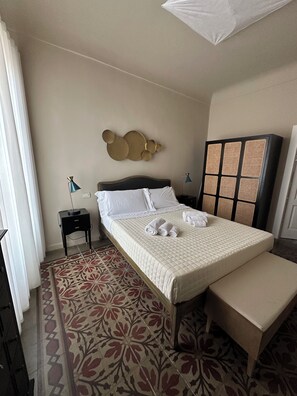 3 slaapkamers, een strijkplank/strijkijzer, gratis wifi, beddengoed