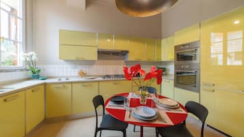 Oven, stovetop, dishwasher, cookware/dishes/utensils