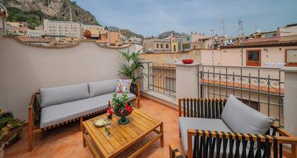 Luxurious house in the center of Taormina, with beautiful terrace