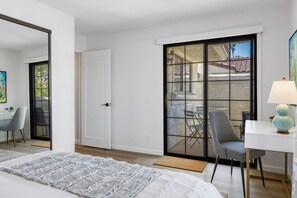 2 bedrooms, desk, iron/ironing board, WiFi