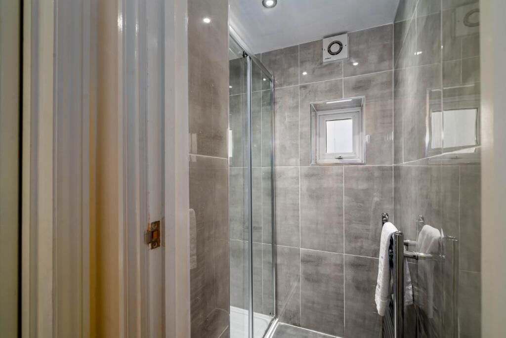 Shower, hair dryer, towels, shampoo