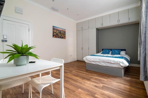 Desk, free WiFi - Camden Apartments (London)