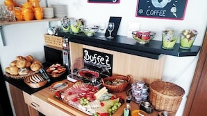 Frokostbuffé hver dag (mot et tillegg)