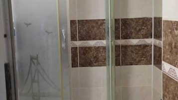 豪華客房, 1 間臥室, 城市景 | 浴室 | 淋浴設備、提供毛巾、番梘、洗頭水